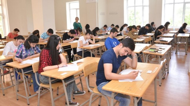 Abituriyentlərin əvvəlki illərə nisbətən az bal toplamasına səbəb nədir?