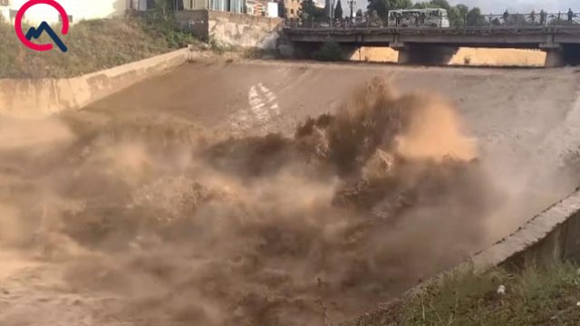 Aramsız yağışlardan sonra Gəncə çayı - VİDEO