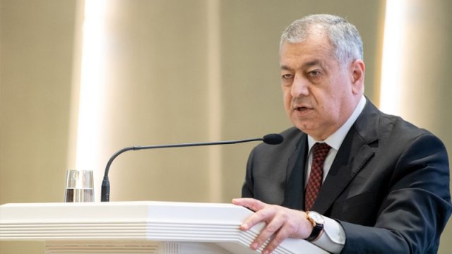 Vahid Əhmədov deputatlığa namizədliyini geri götürdü