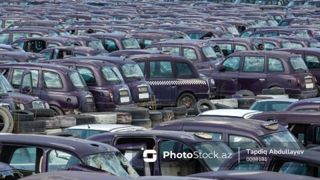 &ldquo;London taksiləri&rdquo;nin çürüdüyü yerdən görüntülər - FOTOLAR