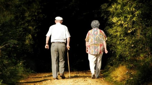 Qocalmış ögey valideynlərə aliment vermək öhdəliyi varmı?