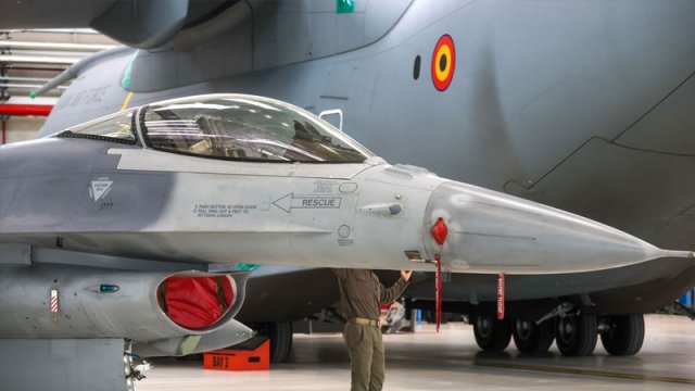 ABŞ Ukraynanın F-16 təyyarələrini qabaqcıl silahlarla təchiz edəcək