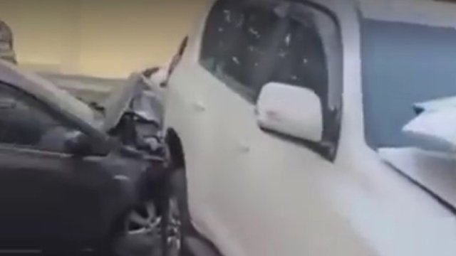 Zəncirvari qəzada 4 maşın toqquşdu - VİDEO