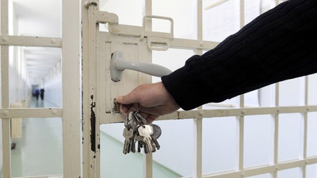 Həbs edilmiş bankir 13 ay sonra azadlığa buraxıldı

