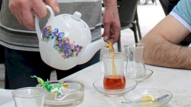 Bakıda niyə sadə çay verilmir? - Müştərilərin &ldquo;soyulmasının&rdquo; səbəbi bilindi