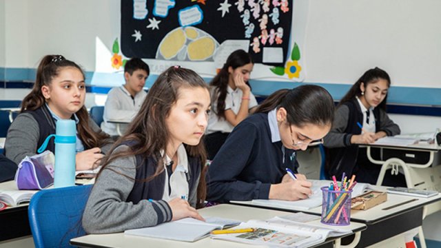 Bəzi özəl orta məktəblər təhsilhaqlarını artırıb - VİDEO