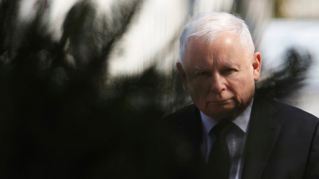PiS seçki kampaniyasına dövlət vəsaitlərini israf etməkdə ittiham edilir