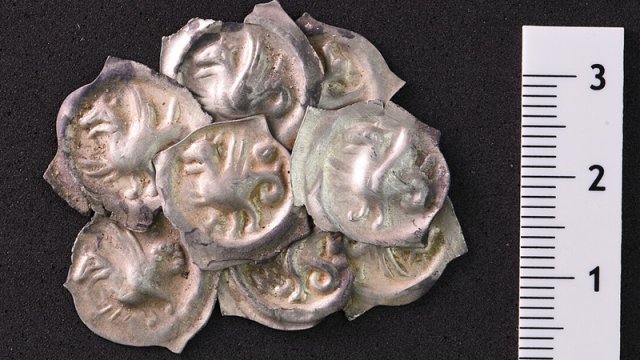 Almaniyada 14-cü əsrə aid böyük gümüş xəzinə tapıldı