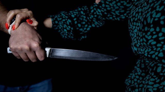 Bakıda ərinin bıçaqladığı qadın iki gün sonra öldü