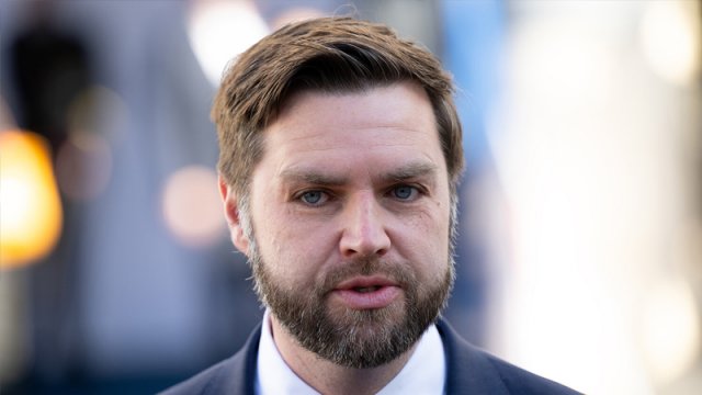 Trampın vitse-prezident namizədi medianı anketləri saxtalaşdırmaqda ittiham etdi