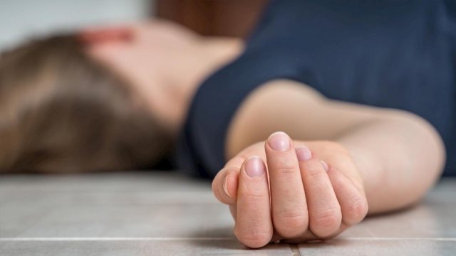 
Nazirliyin əməkdaşı iş vaxtı öldü