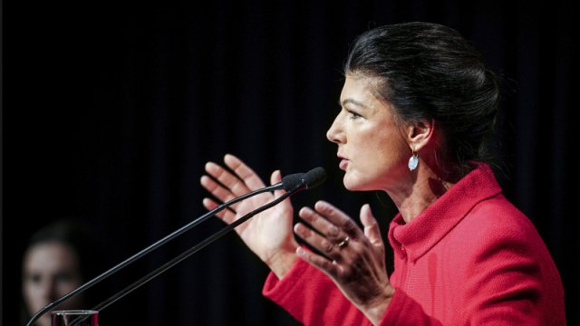 Siyasətçi: "Şərqi almanlar dəyişiklik istəyir, onlar müharibədən qorxur"