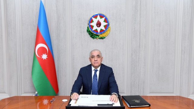Əli Əsədov ukraynalı həmkarını təbrik etdi