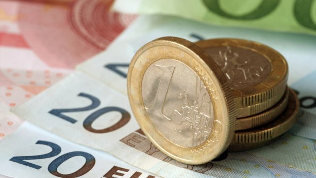 Azərbaycanda avronun bahalaşmasının səbəbi nədir? - VİDEO