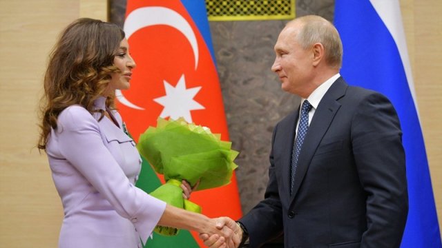 Vladimir Putin Mehriban Əliyevanı təbrik etdi
