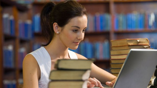 Ləğv edilən universitetin tələbələri hara köçürülüb? - RƏSMİ