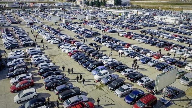 Maşın bazarında durğunluq: Nə baş verir?