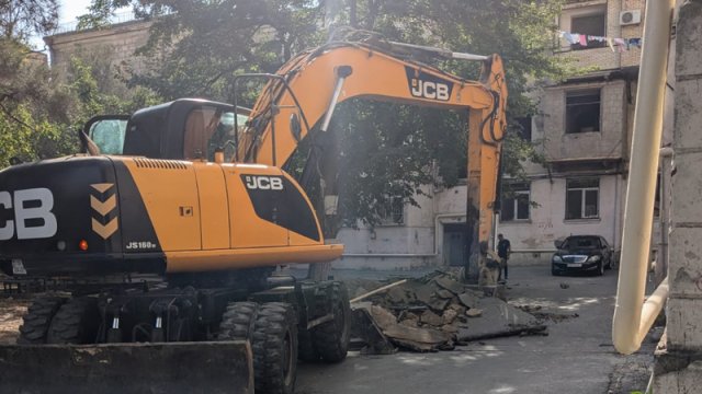 İçində yaşayış olan bina sökülür - FOTO