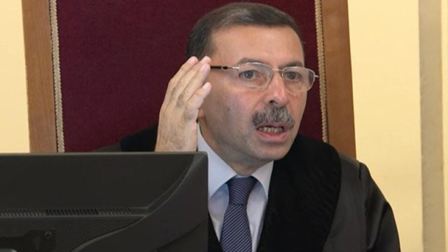 Azad Məcidov hakimliklə vidalaşır
