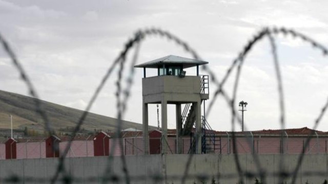 Yeniyetmə məhkumlar: cinayət törədən uşaqların dəhşətli statistikası