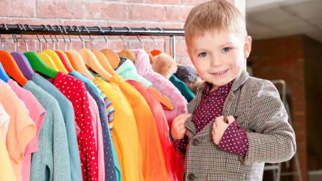 Niyə oğlan uşaqlarına rəngli paltar geyindirmirlər? - Babalardan gələn ənənə