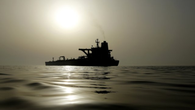 Sanksiyaya məruz qalan tankerlər Rusiya neftini nəql etməyə davam edir - "Bloomberg"