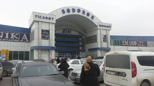 &ldquo;Sədərək&rdquo; ticarət mərkəzinə daxil olan maşınlara ödənişə görə qəbz verilməlidirmi?