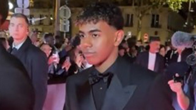 
Yamalın "Qızıl top" mərasiminə gəlişi Azərbaycan mahnısı ilə paylaşıldı - VİDEO