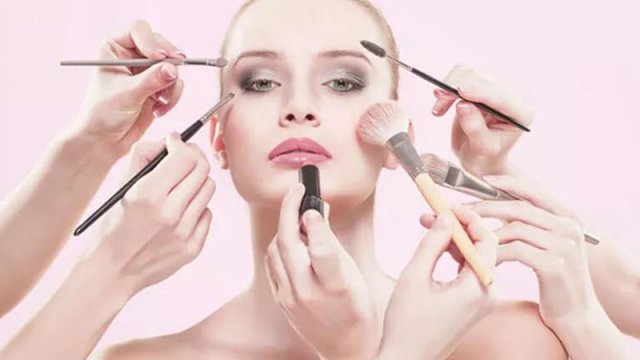 Qadınlar nə üçün bəzənməyə çox pul xərcləyirlər? - MARAQLI SƏBƏBLƏR