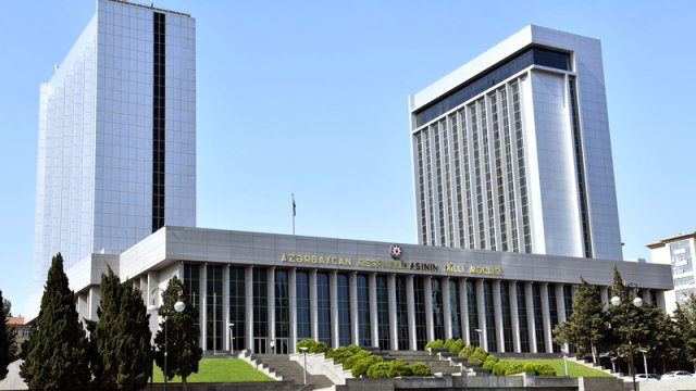 Parlamentin əməkdaşına yeni vəzifə verildi - FOTO
