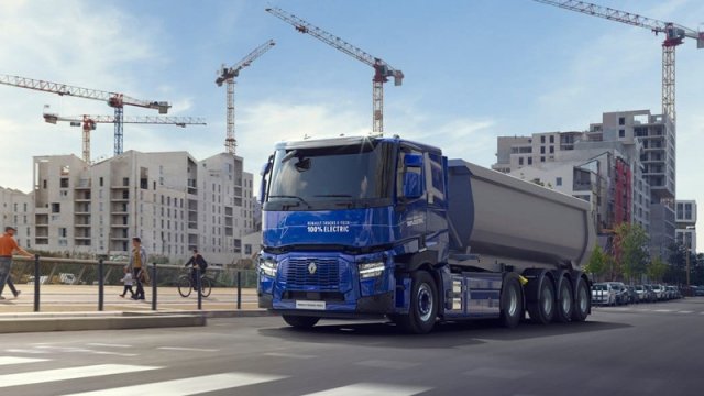 "Renault" elektrikli TIR istehsal etdi