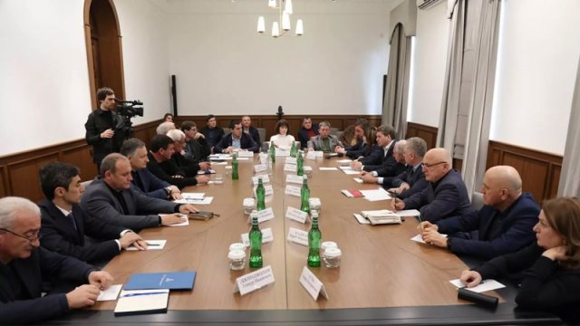 Rusiya ödənişləri dayandırdı: Abxaziya dövlət işçilərinə maaş verməyə pul tapmır