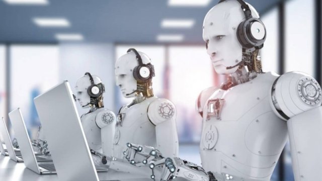 BƏƏ-də robotların əvəz edəcəyi işçilər təqaüdə vaxtından əvvəl çıxacaq