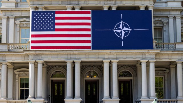 Stoltenberg Trampı NATO-nun ABŞ üçün faydalı olduğuna inandıra bilər - KİV