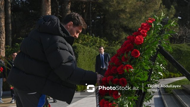 Lionel Messi Ulu Öndər Heydər Əliyevin məzarını ziyarət etdi - FOTO