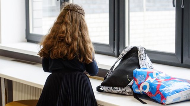 "Instagram"da tanış olduğu 13 yaşlı qızı aldadıb 80 min manat aldı - Özünə biznes qurdu