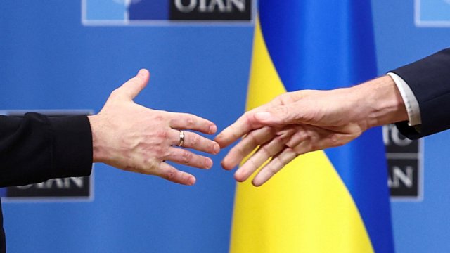 Politoloq: "NATO sülh sazişindən dərhal sonra Ukraynaya qoşun yeridəcək"