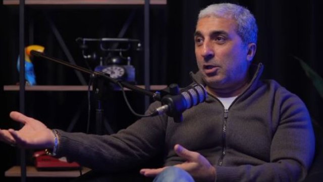 "Xalq artisti toya tamada kimi gedir"