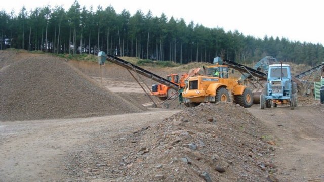 Qeyri-filiz faydalı qazıntı yataqlarından istifadə sahəsində idarəetmə təkmilləşdirilir