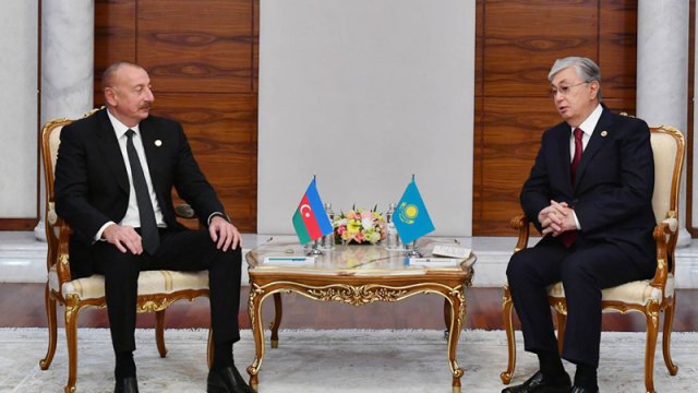 İlham Əliyev Tokayevə zəng etdi
