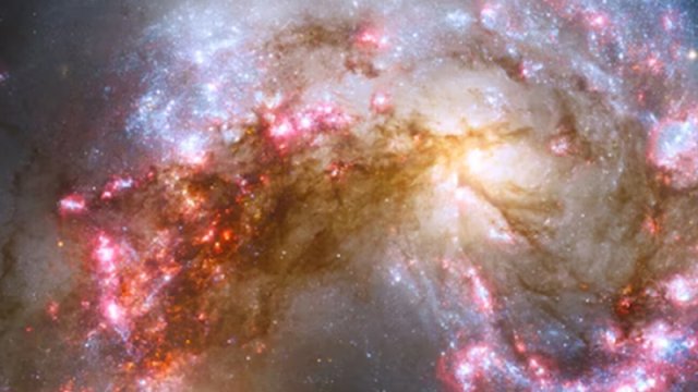 Alimlər qeyri-adi dizayna malik nəhəng spiral qalaktika tapdı
