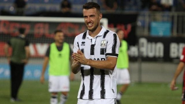 "Neftçi" legioner futbolçu ilə yollarını ayırıb