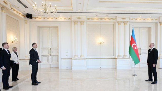 İlham Əliyev yeni səfirləri qəbul etdi - YENİLƏNİB