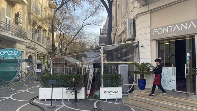 &ldquo;Fəvvarələr&rdquo; meydanındakı qanunsuz tikilinin sökülməsinə başlanıldı - FOTO