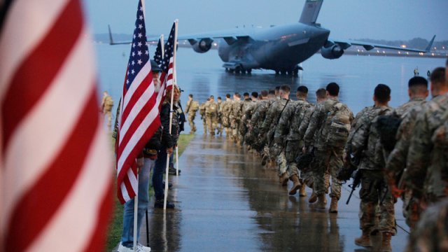 Amerikalıların əksəriyyəti Trampın transgender hərbi qadağasını dəstəkləyir