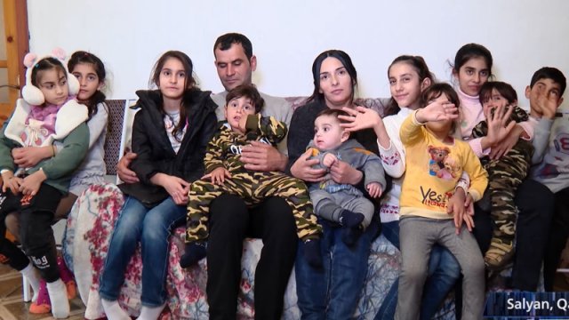 Salyanda 10 uşaqlı ailə: ana adları səhv salır - VİDEO