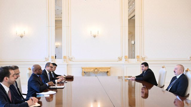 
Prezident D-8-in baş katibini qəbul etdi