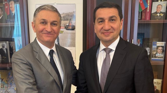 Hikmət Hacıyev Fələstin səfirini qəbul etdi