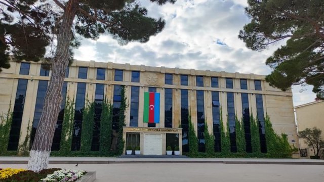 İcra hakimiyyəti &ldquo;Lukoyl&rdquo;dan 23 ton benzin alır