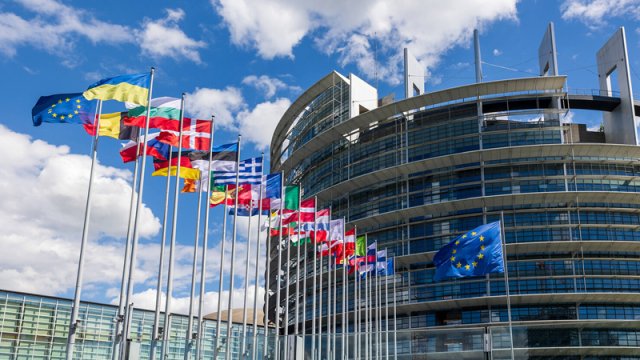 AP deputatları yeməkxanalardakı menyudan narazıdır